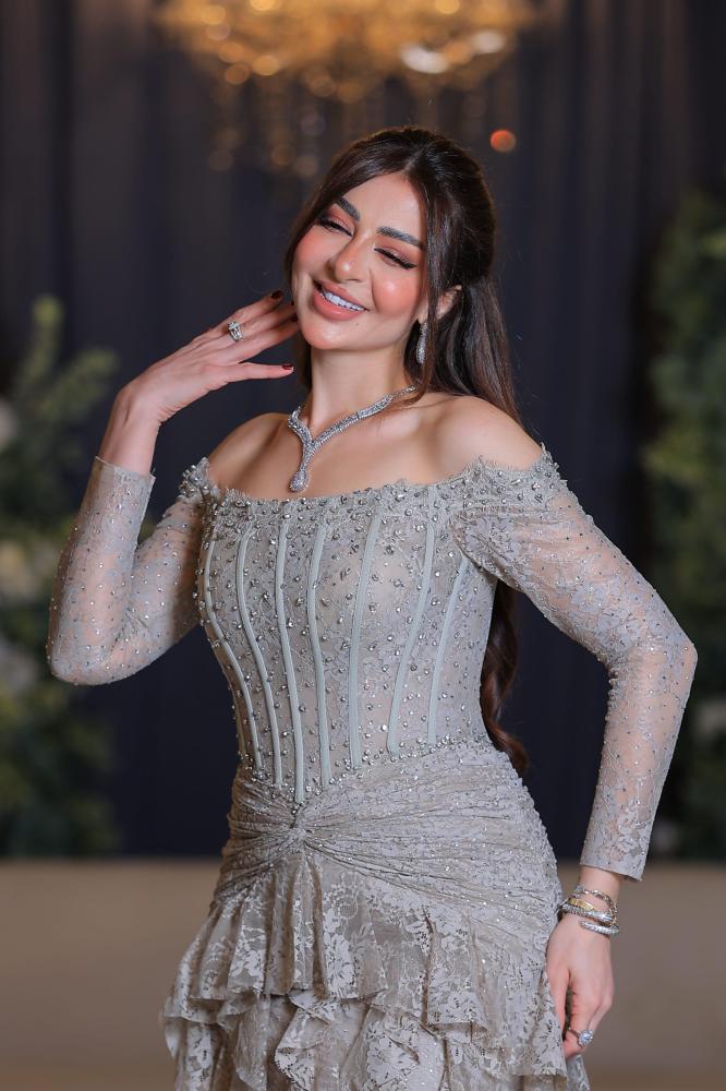 فستان سهره اللون   شامبين  و رمادي  دانتيل. مطرز فصوص وكرستال  من متجر  جوهره  LF