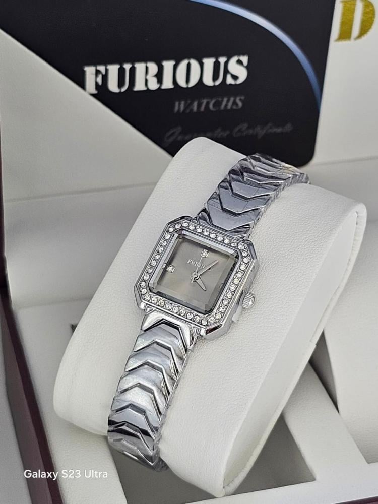 ساعة نسائية FURIOUSمن  متجر جوهره