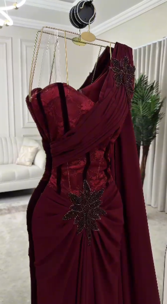 فستان سهره اللون  برغندي  وتطريز يدوي  من متجر  جوهره  MN
