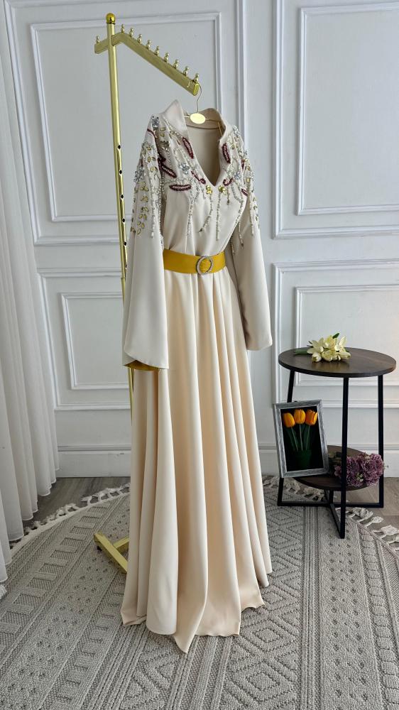 Luxurious dress, raw color, material: Barbie, hand embroidery, crystal