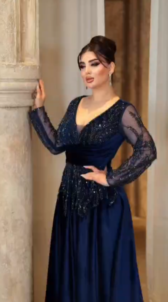 فستان سهره اللون كحلي قطيفه على خرز   من متجر جوهره FR