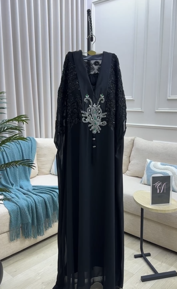 جلابية  اللون  اسود  بطانه كريب استرتش  جورجيت +تطريز يدوي  كلفه شك  من متجر جوهره MN