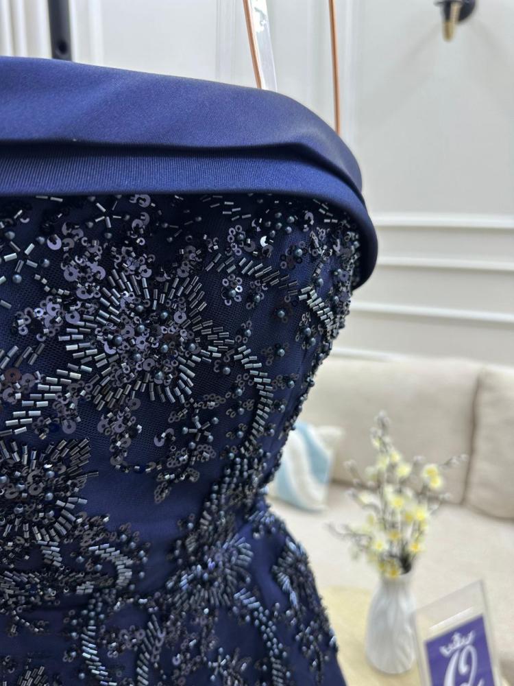 فستان سهره  اللون  وردي  و كحلي ميكادو كلوووش على قماش سهره تطريز  من متجر  جوهره  QU