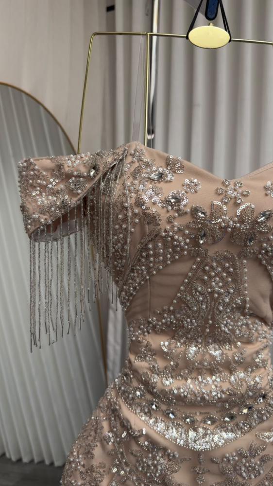 فستان سهره  اللون بيج كلفه تطريز خرز ولول  بطانه باربي من  متجر جوهره LS