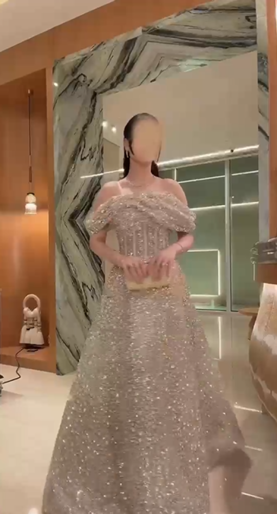 فستان سهره اللون بيج كردنه خرز دبل كلوش     من متجر جوهره LF