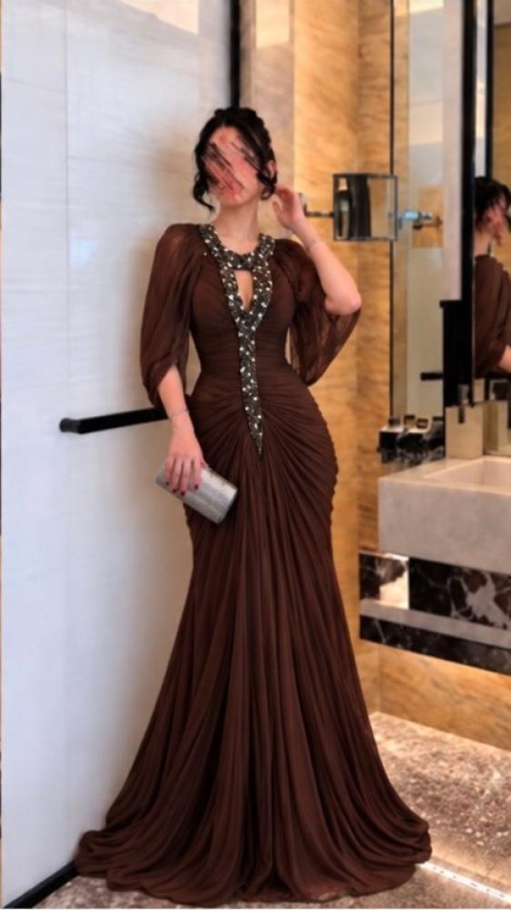 فستان سهره اللون بني كرنكل كسرات مع تطريز يدوي فاخر ورقبة  من متجر جوهره QU