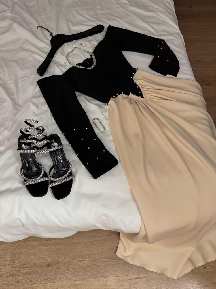Elegant dress, material Barbie, lining loop, black on white, QN AT