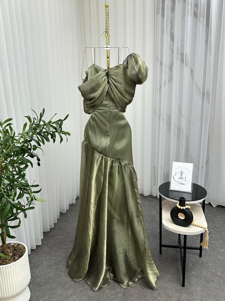 Evening dress green color fabric type organza shiny hand embroidery FR