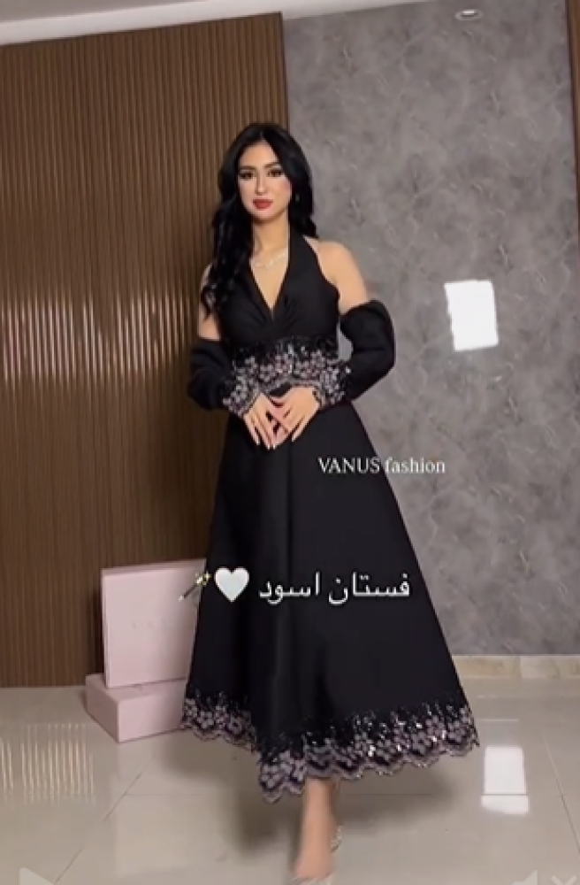 فستان  اللون  اسود  باربي على كلفه من متجر  جوهره BR