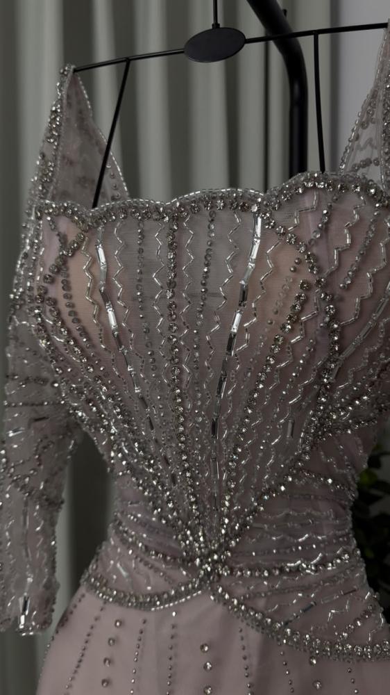فستان سهره  اللون لحمي تل مطرزه بخرز شغل يد وفصوص زركون  من  متجر جوهره MN