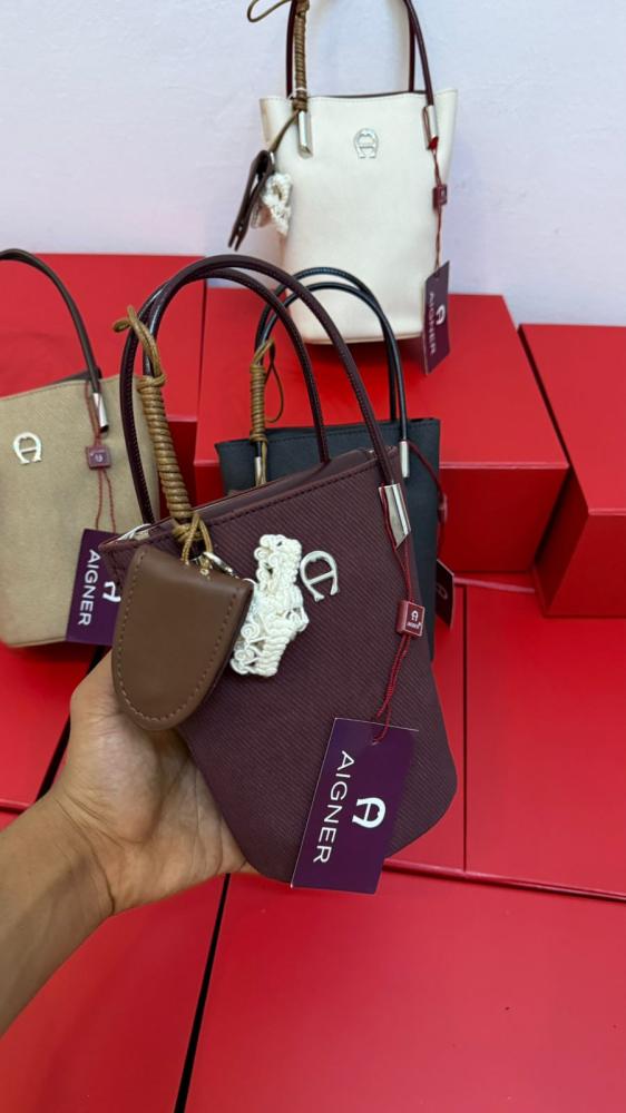 A bag more elegant than Joohara store