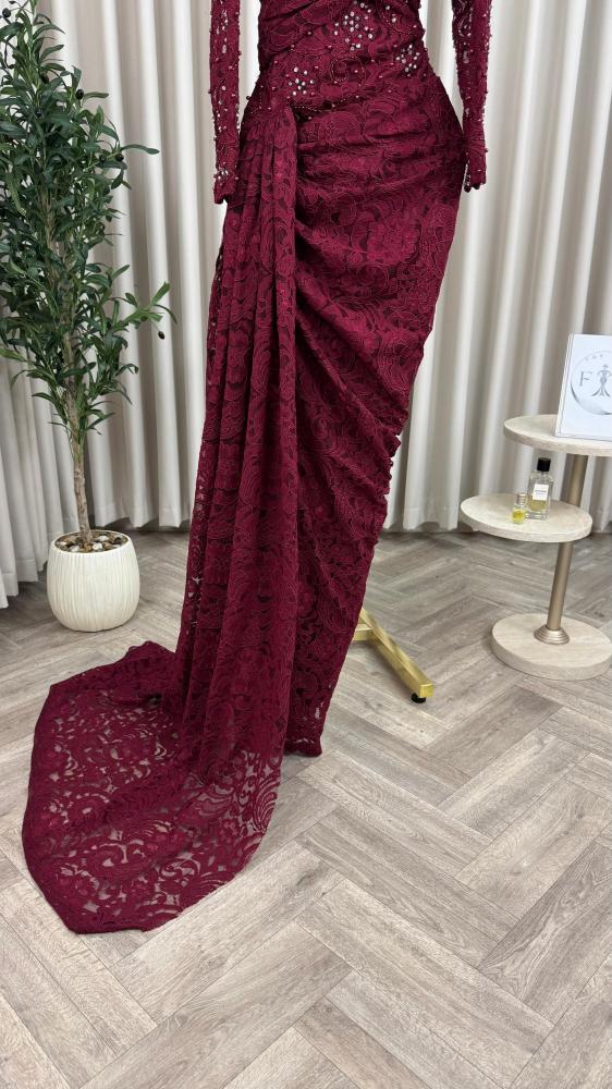 فستان سهره اللون  برغنديي  دنتيل  من متجر جوهره FR