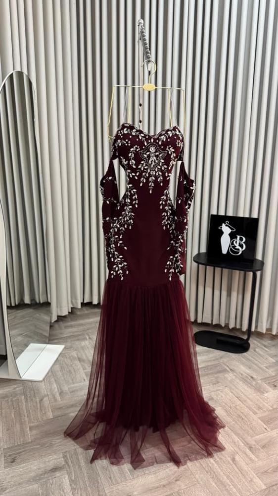 Evening dress in burgundy Barbie color with original tulle, elegant hand embroidery, decorated with zircon stones from Jewel BS HL store