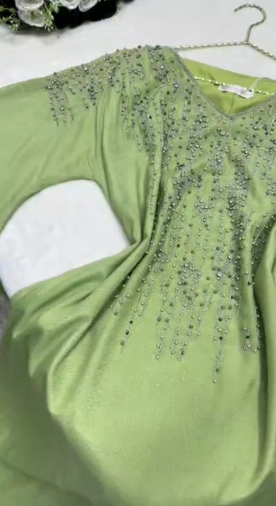 جلابية  اللون بني كحلي تيفاني ابيض شيفون مطرز   من متجر  جوهره AR