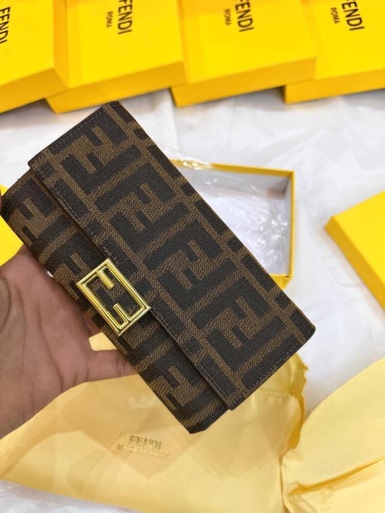 شنطة فندي من متجر جوهره