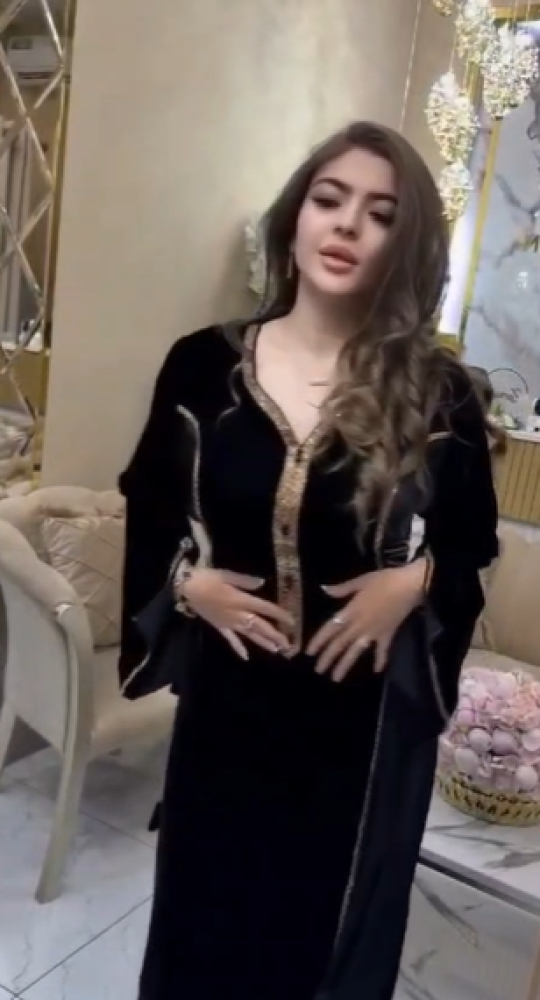 جلابية  مخمـــل سهره اللون اسود  و عودي   من متجر جوهره BS