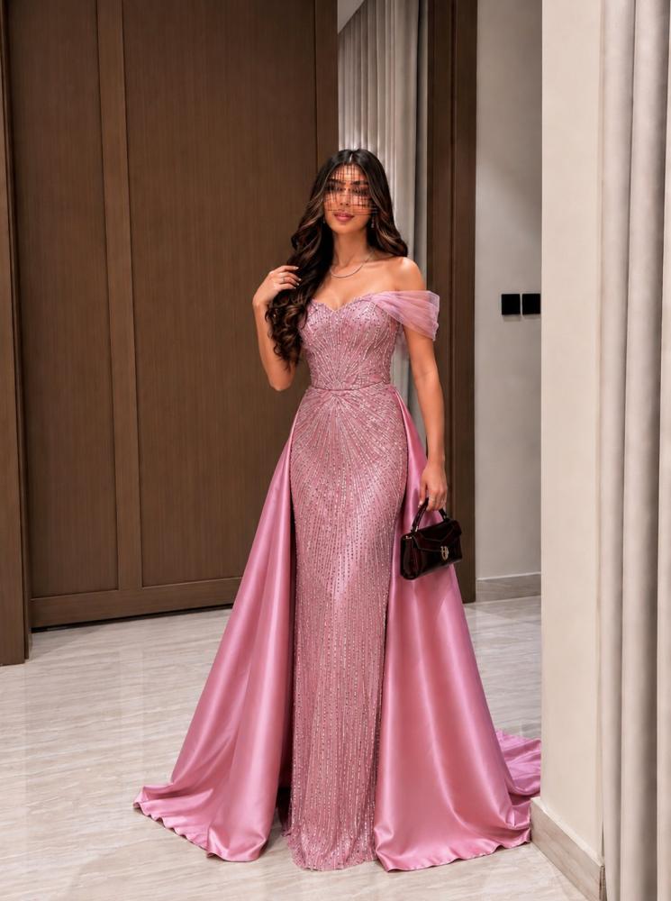 فستان سهره  اللون بنكي بيج  سهرة شك مموج و ميكادو منفوش دبل كلوش   من متجر جوهره FH QU