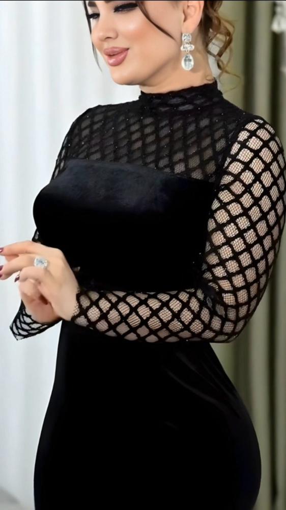 فستان سهره اللون  اسود  طويل أسود بقماش مخمل فاخر مع جزء علوي وأكمام من قماش شبك بلمسات لامعة وقصة حورية البحر التي تأخذ شكل الجسم  من متجر جوهره QU