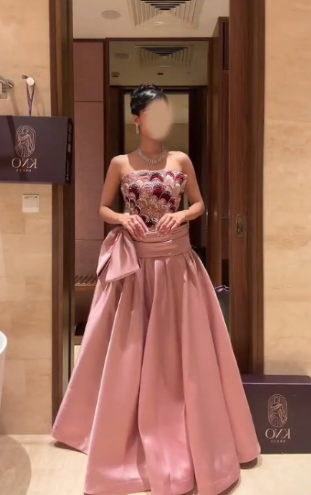 فستان سهره  اللون   لحمي و نيلي شك سهره مبطن تفته .الاصلي من متجر  جوهره  BS