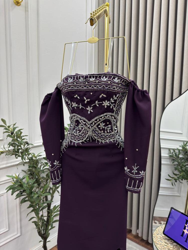 فستان سهره اللون  ليلكي باربي  تطريز بلفصوص بطريقه الصحيحه  ذيل جازار كسرات بلوسيه  من متجر جوهره LF