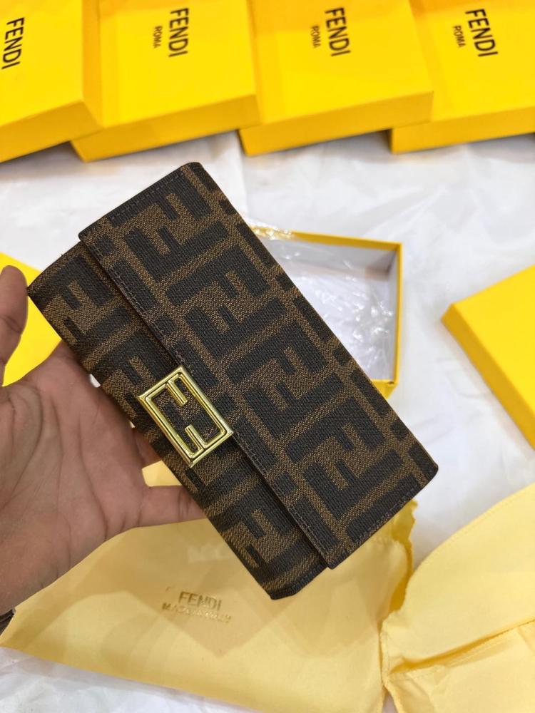 شنطة فندي من متجر جوهره