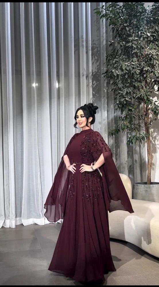 فستان سهره اللون برغندي  الخامه جورجيت  تطريز يدوي من متجر جوهره MA