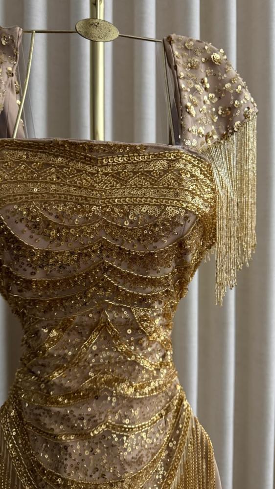 فستان سهره اللون  ذهبي خرز وبطانه باربي وسلاسل شغل يد من متجر جوهره MN