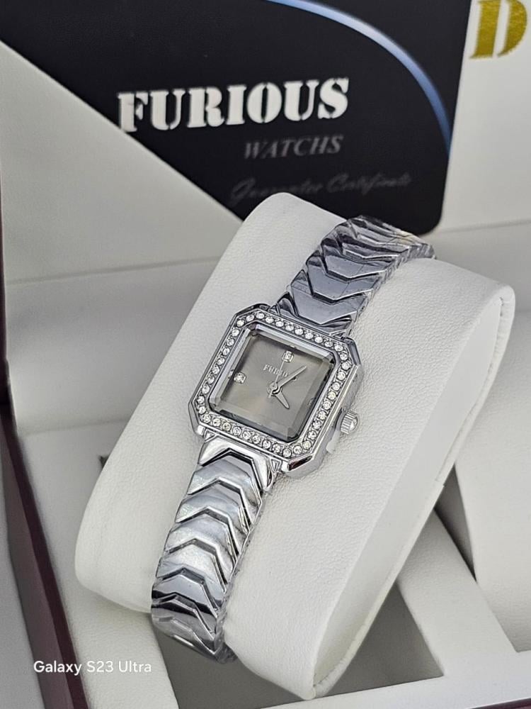 ساعة نسائية FURIOUSمن  متجر جوهره