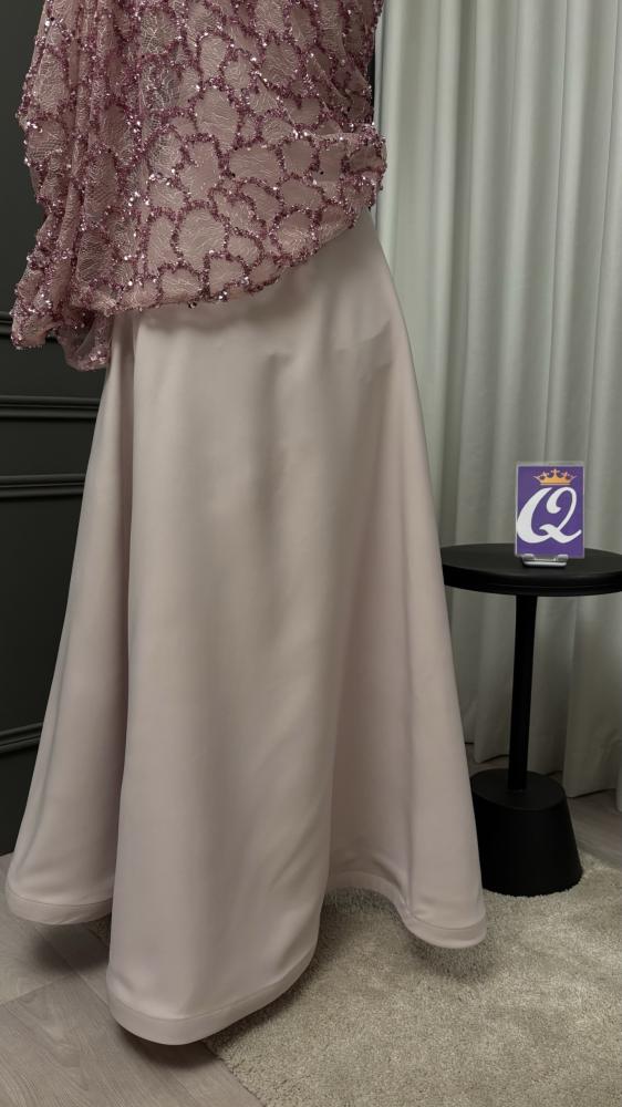 فستان سهره  اللون  وردي  و بني سهره ترتر دانتيل وتل جاكيت وباربي دبل كلوش من متجر  جوهره  QU  MN