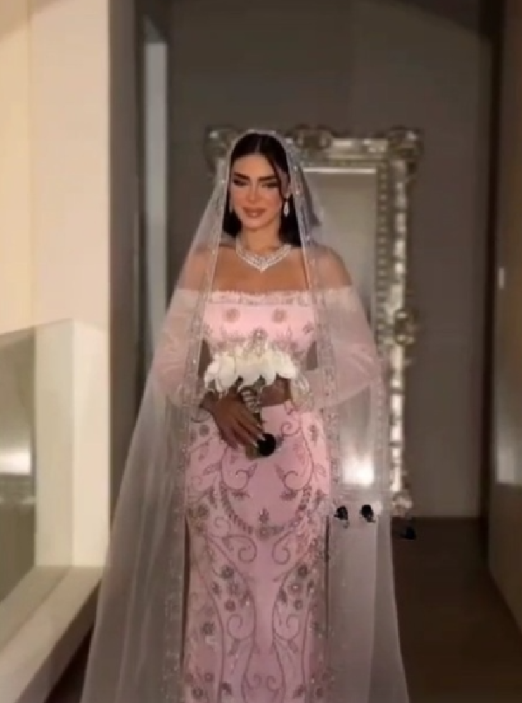 فستان سهره اللون وردي  باربي تطريز يدوي راقي   يدوي  من متجر جوهره BS