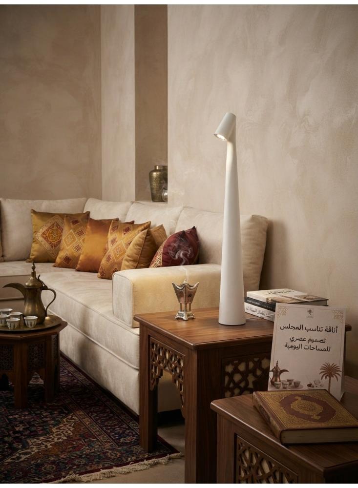 أباجورة طاولة LED عصرية من أفراس 150724، تصميم مخروطي بسيط بإضاءة دافئة ورأس قابل للتوجيه لغرفة المعيشة والنوم والمجلس والمطاعم، أبيض