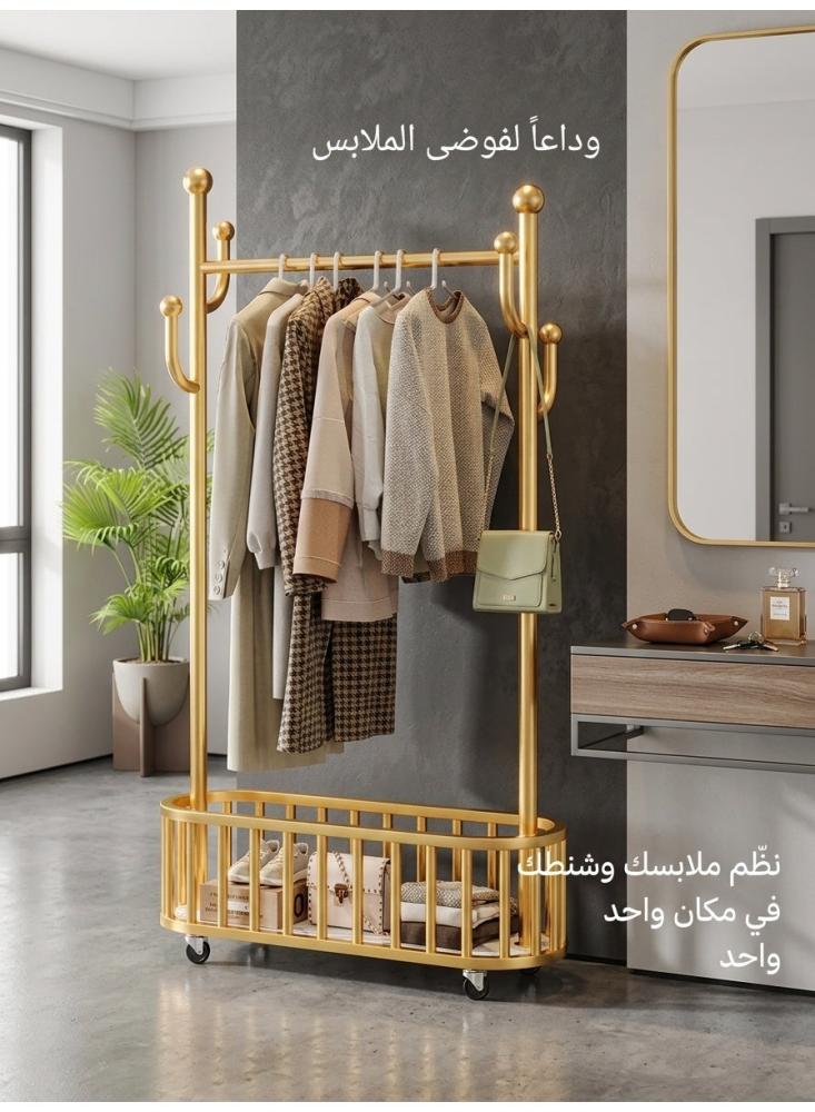 علاقة ملابس حديد متحركة بعجلات مع سلة تخزين سفلية، ستاند ملابس قائم بخطافات جانبية للمعاطف والشنط والقبعات لغرفة النوم والمدخل، ذهبي (SH0046)