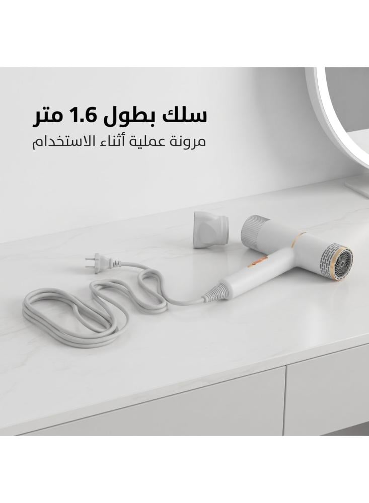 سشوار دنكس DX1348 مع فوهة تركيز، مجرى توربيني سريع لتجفيف أسرع، هواء حار وبارد، حرارة مريحة، سلك 1.6 متر، تصميم خفيف على شكل T، أبيض