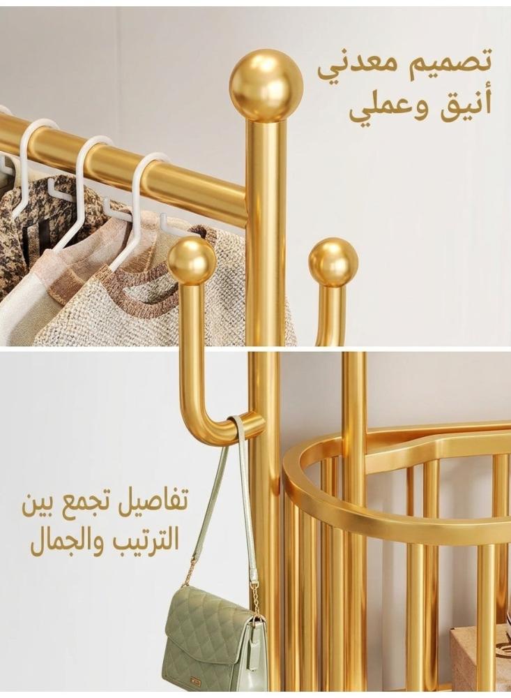 علاقة ملابس حديد متحركة بعجلات مع سلة تخزين سفلية، ستاند ملابس قائم بخطافات جانبية للمعاطف والشنط والقبعات لغرفة النوم والمدخل، ذهبي (SH0046)