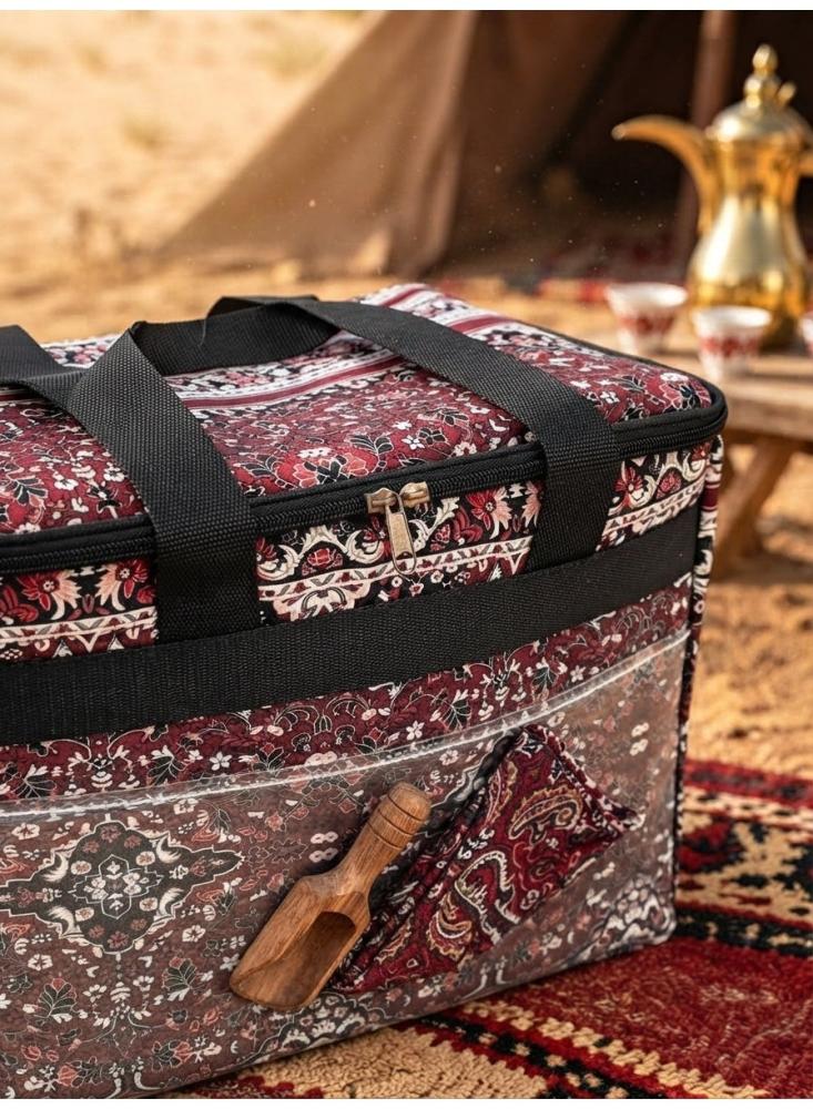 شنطة حافظة حرارة من أفراس بنقشة السدو التراثية، شنطة رحلات كبيرة معزولة بسحاب وجيب أمامي شفاف ومقابض قوية للكشتات والرحلات وحفظ الطعام، عنابي