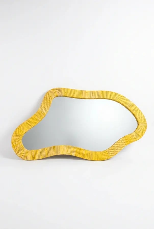 'طقم مرآيا جدارية بإطار مزخرف بتصميم أنيق وعصري (81 × 42سم )