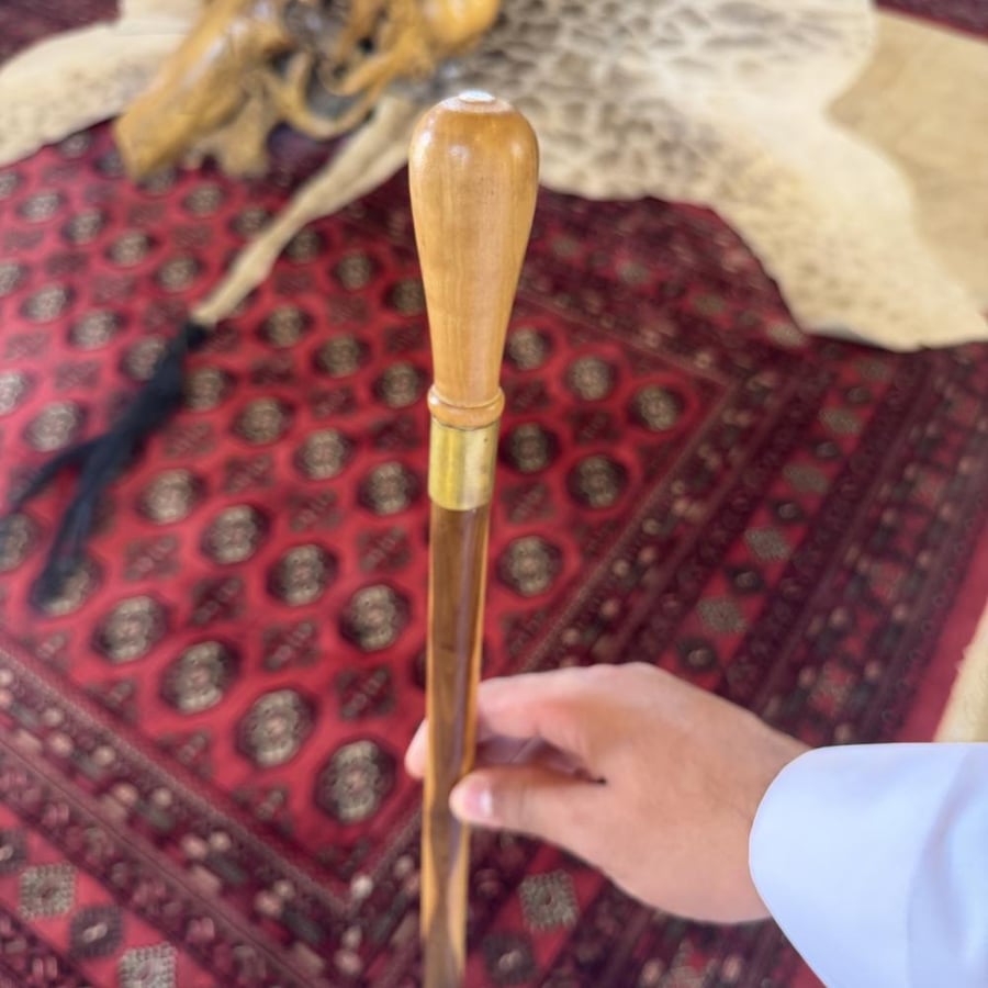 عصا عتم عماني ملبس بالنحاس
