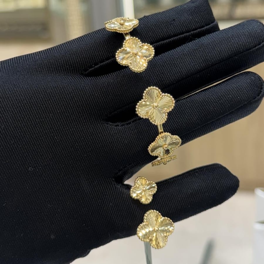 Van Clee gold bracelet with flower designs
