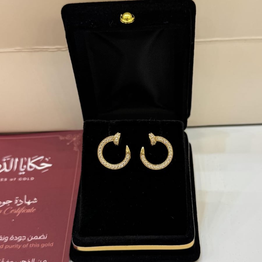 حلق ذهب تصميم Cartie المسمار