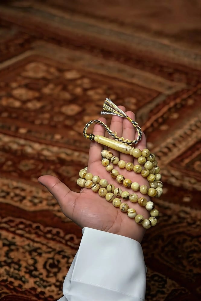 مسباح كهرمان طبيعي منمش