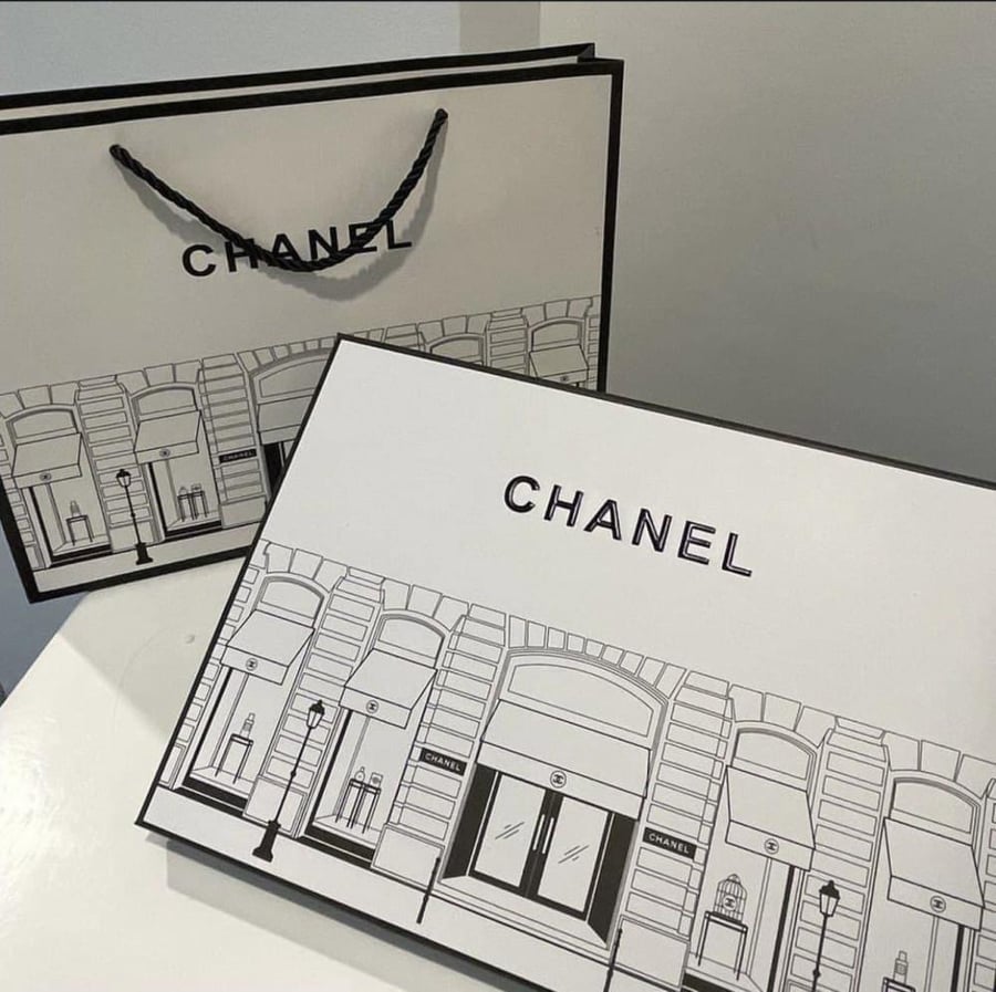 طقم يضم اكثر عطور شانيل طلب شامل الملحقات