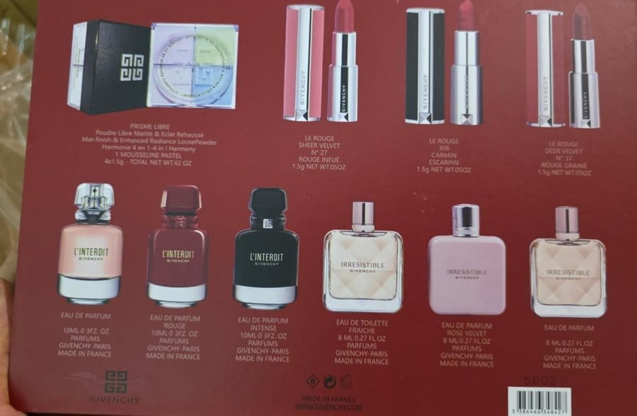 Given the instructions and cultural guidelines, the translation is:

Givenchy new set including accessories