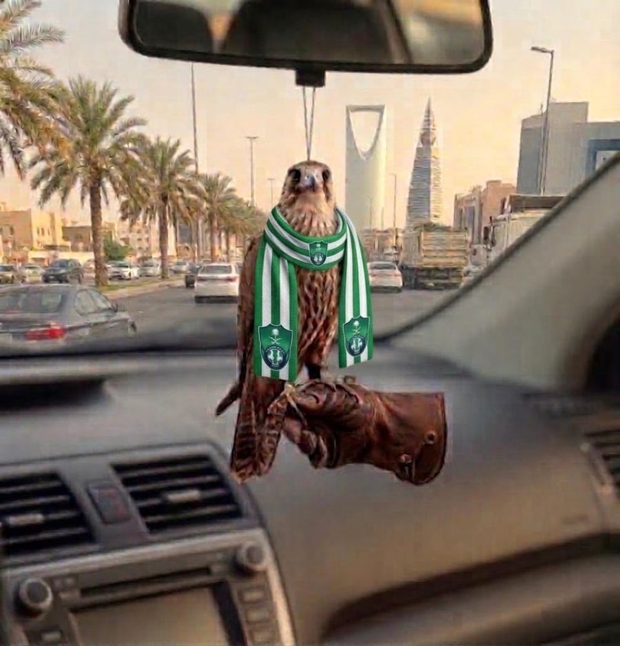 تعليقة الصقر مع شال الاندية