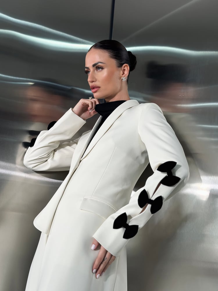 Velora | Creamy
