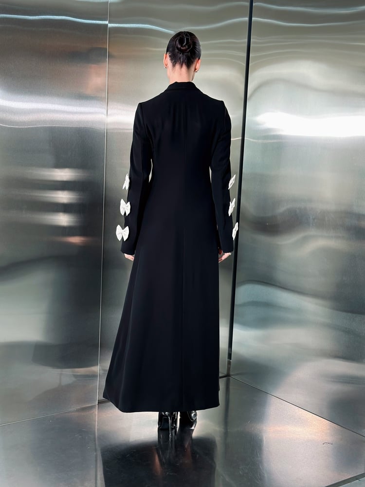 Velora | Black