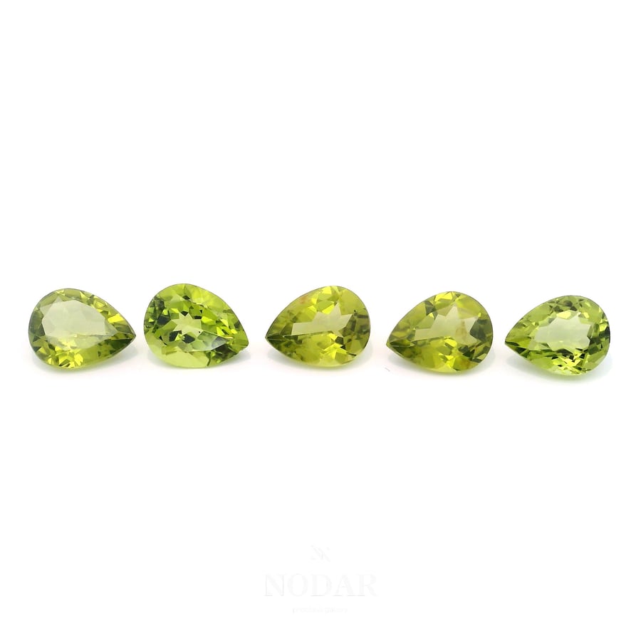 A group of peridot, 8.487 carats
