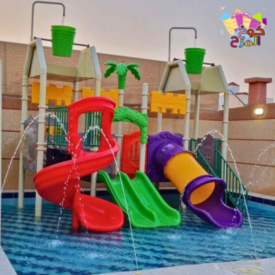 مسبح زحليقة مائية