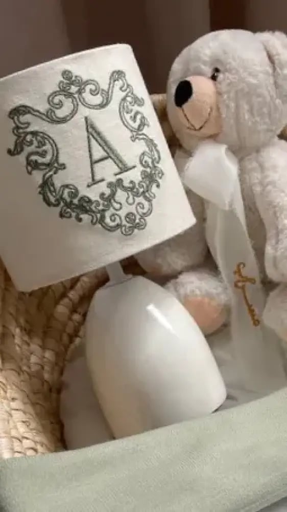اباجورة مطرزة