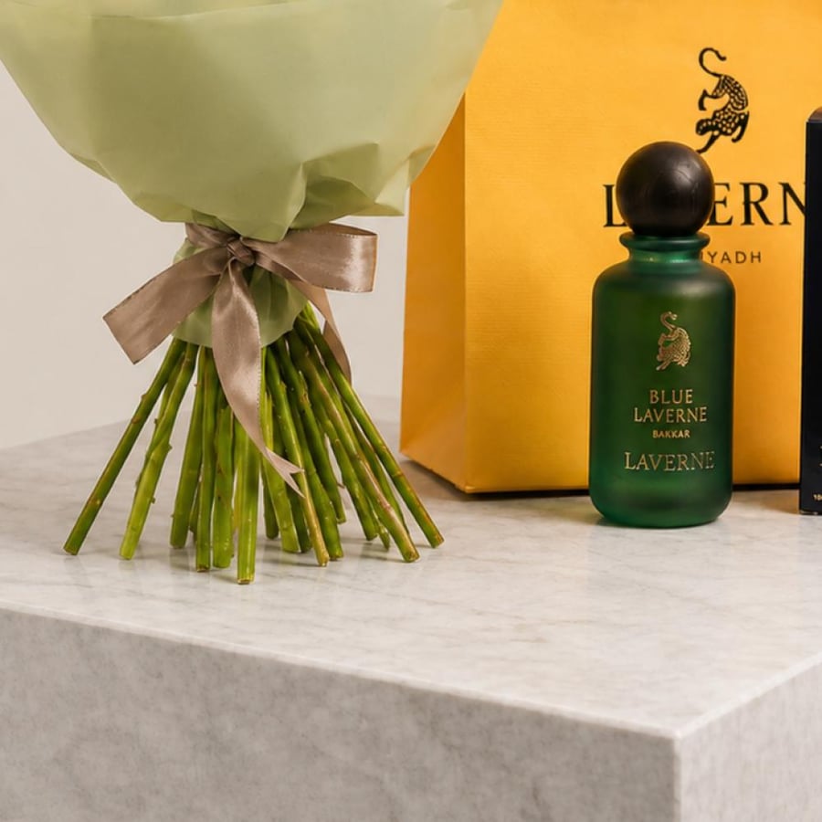 باقة مع عطر لافيرن