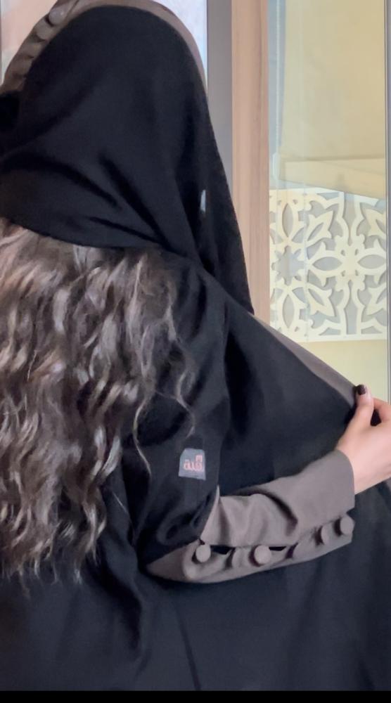 عباة كريب الاناقه كلوش اكمام بني والاسفل لون بني